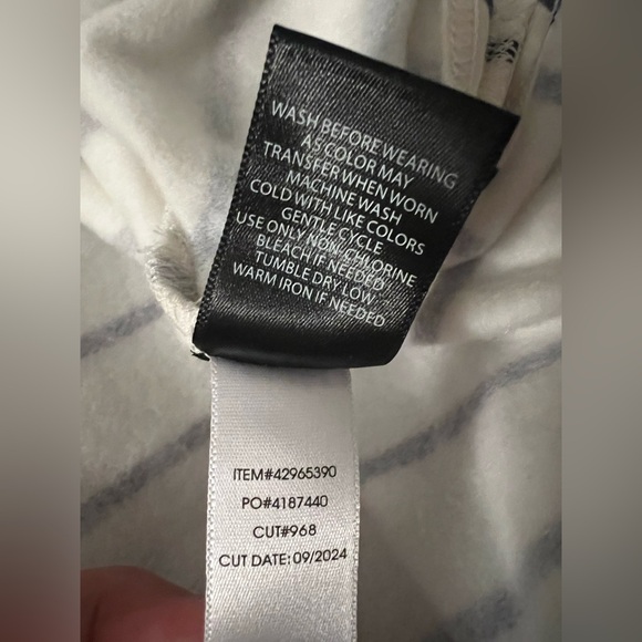 NWT Fleece V-Neck Sweatshirt. Size 00. - Picture 7 of 12